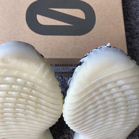 Yeezy Boost 350 V2 ‘Zebra’ 2018 Men’s 8.5 - Picture 10 of 14
